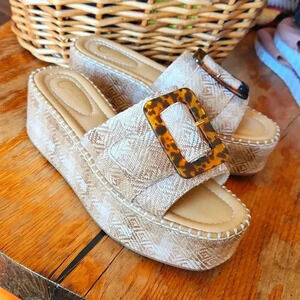 Platform Tortoise Buckles Plaid Woven Slides‎ Neutral sz 8